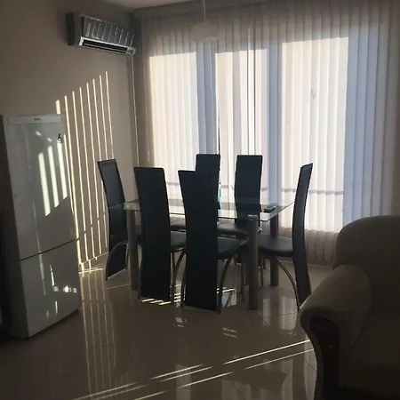 Кокетен Апартамент В Центъра На Варна * Warna